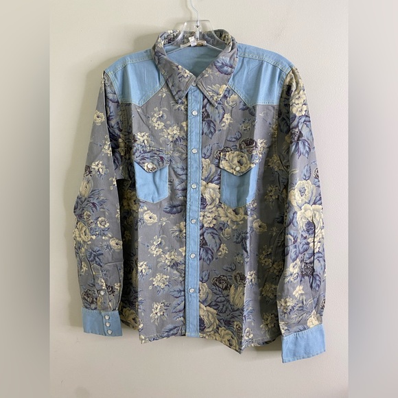 COPY - Anthropologie NEW Floral Chambray Buttondown - Picture 8 of 8